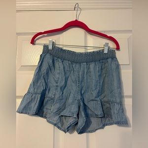 Vineyard Vines pull on ruffled trim denim shorts
